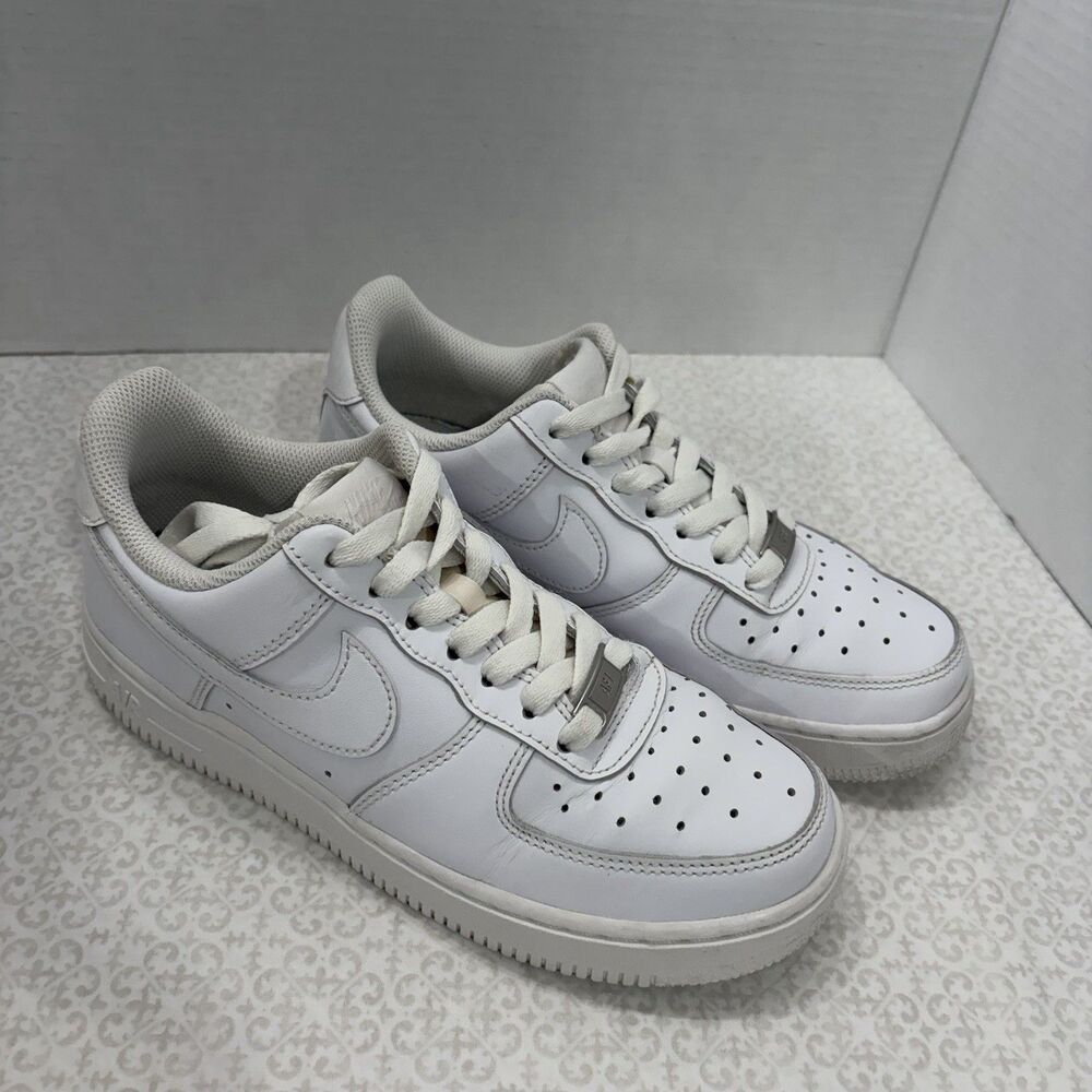 Nike Air Force 1 ’07 Triple White Womens 7 DD8959-100 Low Top Sneakers Shoes